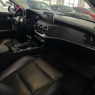Kia Stinger 2.0 AT (247л.с.) Kia Stinger 2.0 AT (247л.с.)