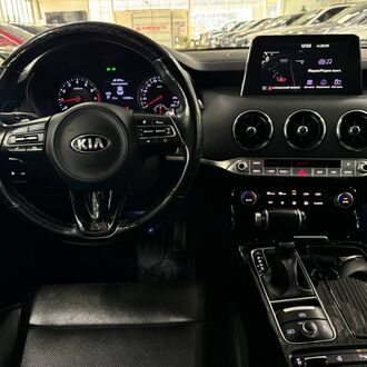 Kia Stinger 2.0 AT (247л.с.) Kia Stinger 2.0 AT (247л.с.)