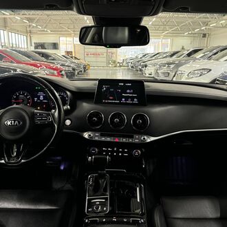 Kia Stinger 2.0 AT (247л.с.) Kia Stinger 2.0 AT (247л.с.)