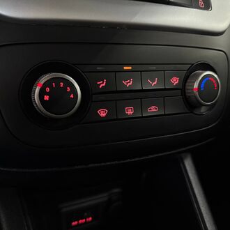 KIA VENGA 1.4 MT (90 л.с.) KIA VENGA 1.4 MT (90 л.с.)
