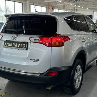 Toyota RAV4 AWD 2.0 AT (145 л.с.) Toyota RAV4 AWD 2.0 AT (145 л.с.)