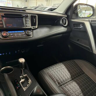 Toyota RAV4 AWD 2.0 AT (145 л.с.) Toyota RAV4 AWD 2.0 AT (145 л.с.)
