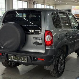 Chevrolet Niva 1.6 MT (79 л.с.) Chevrolet Niva 1.6 MT (79 л.с.)