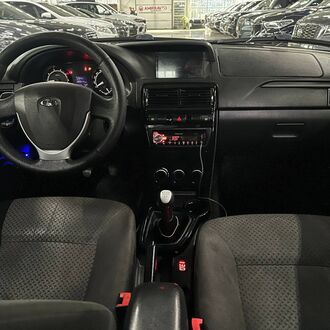 Lada Priora 1.6 MT (97 л.с.) Lada Priora 1.6 MT (97 л.с.)