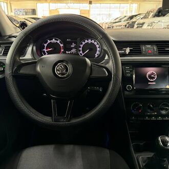 Skoda Rapid 1.6 MT (90л.с.) Skoda Rapid 1.6 MT (90л.с.)