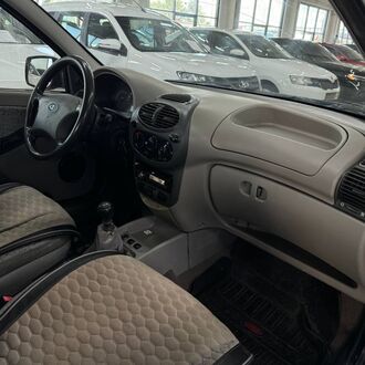 Lada Kalina 1.6 МT (80 л.с.) Lada Kalina 1.6 МT (80 л.с.)