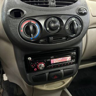 Lada Kalina 1.6 МT (80 л.с.) Lada Kalina 1.6 МT (80 л.с.)
