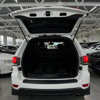 Jeep Grand Cherokee 3.0 AT AWD (238л.с.) Jeep Grand Cherokee 3.0 AT AWD (238л.с.)