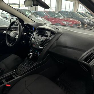 Ford Focus 1.6 AT (104 л.с) Ford Focus 1.6 AT (104 л.с)