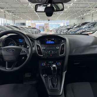 Ford Focus 1.6 AT (104 л.с) Ford Focus 1.6 AT (104 л.с)