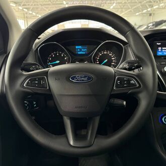 Ford Focus 1.6 AT (104 л.с) Ford Focus 1.6 AT (104 л.с)