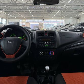 Lada Kalina Cross 1.6 MT (106л.с.) Lada Kalina Cross 1.6 MT (106л.с.)
