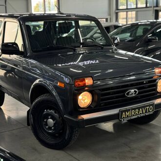 Lada 2121 Niva 1.7 MT (82л.с.) Lada 2121 Niva 1.7 MT (82л.с.)