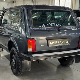 Lada 2121 Niva 1.7 MT (82л.с.) Lada 2121 Niva 1.7 MT (82л.с.)
