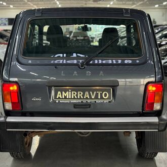 Lada 2121 Niva 1.7 MT (82л.с.) Lada 2121 Niva 1.7 MT (82л.с.)