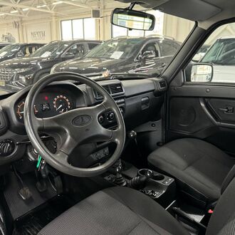 Lada 2121 Niva 1.7 MT (82л.с.) Lada 2121 Niva 1.7 MT (82л.с.)