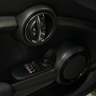 Mini Cooper 1.5 AT (136л.с.) Mini Cooper 1.5 AT (136л.с.)