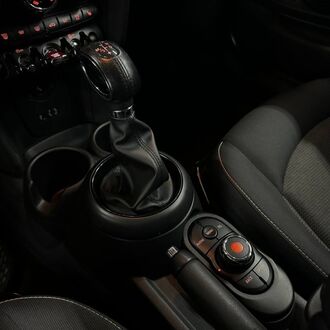 Mini Cooper 1.5 AT (136л.с.) Mini Cooper 1.5 AT (136л.с.)