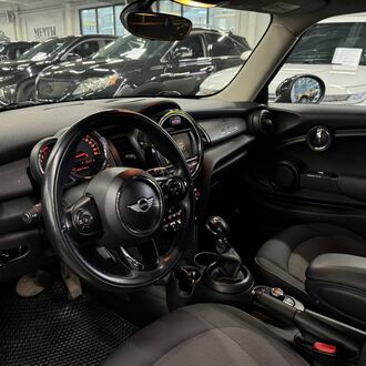 Mini Cooper 1.5 AT (136л.с.) Mini Cooper 1.5 AT (136л.с.)