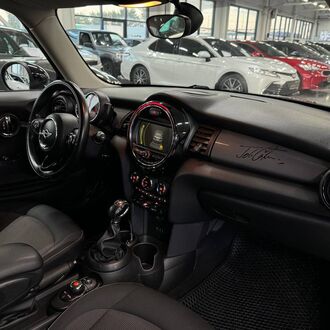 Mini Cooper 1.5 AT (136л.с.) Mini Cooper 1.5 AT (136л.с.)