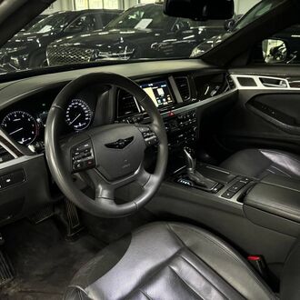 Hyundai Genesis 3.0 AT (245 л.с.) Полный привод Hyundai Genesis 3.0 AT (245 л.с.) Полный привод