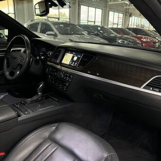 Hyundai Genesis 3.0 AT (245 л.с.) Полный привод Hyundai Genesis 3.0 AT (245 л.с.) Полный привод