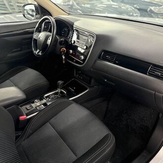 Mitsubishi Outlander III 2.0 CVT полный привод (145л.с) Mitsubishi Outlander III 2.0 CVT полный привод (145л.с)