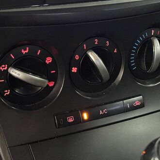 Mazda 3 1.6 AT( 105 л.с) Mazda 3 1.6 AT( 105 л.с)