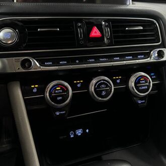 Genesis G70 2.0 T AT (197л.с) Genesis G70 2.0 T AT (197л.с)