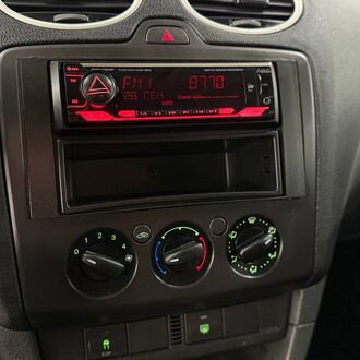 Ford Focus 1.4 MT