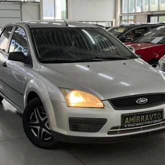 Ford Focus 1.4 MT