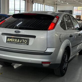 Ford Focus 1.4 MT