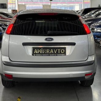 Ford Focus 1.4 MT
