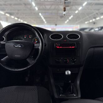 Ford Focus 1.4 MT