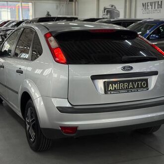 Ford Focus 1.4 MT