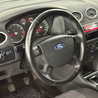 Ford Focus 1.4 MT