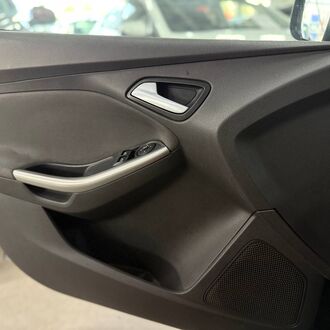 Ford Focus 1.6 MT