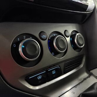 Ford Focus 1.6 MT