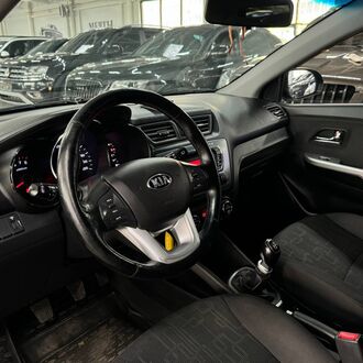 Kia Rio 1.6 MT