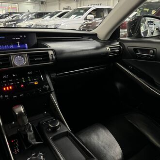 Lexus IS AT 2.5 AT (208 л.с)