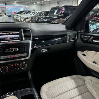 Mercedes Benz ML 63 AMG 6.3 V8 Biturbo AT (525 л.с) Mercedes Benz ML 63 AMG 6.3 V8 Biturbo AT (525 л.с)