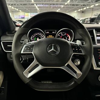Mercedes Benz ML 63 AMG 6.3 V8 Biturbo AT (525 л.с) Mercedes Benz ML 63 AMG 6.3 V8 Biturbo AT (525 л.с)