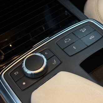 Mercedes Benz ML 63 AMG 6.3 V8 Biturbo AT (525 л.с) Mercedes Benz ML 63 AMG 6.3 V8 Biturbo AT (525 л.с)