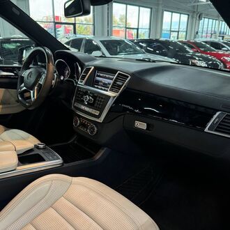 Mercedes Benz ML 63 AMG 6.3 V8 Biturbo AT (525 л.с) Mercedes Benz ML 63 AMG 6.3 V8 Biturbo AT (525 л.с)