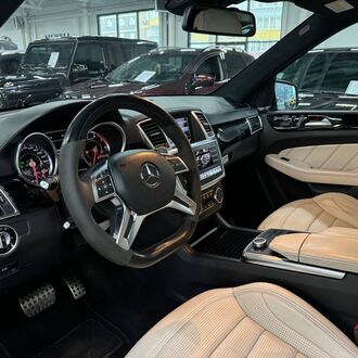 Mercedes Benz ML 63 AMG 6.3 V8 Biturbo AT (525 л.с) Mercedes Benz ML 63 AMG 6.3 V8 Biturbo AT (525 л.с)