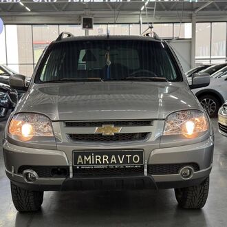 Chevrolet Niva 1.7 MT