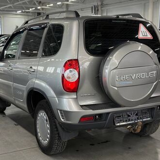 Chevrolet Niva 1.7 MT