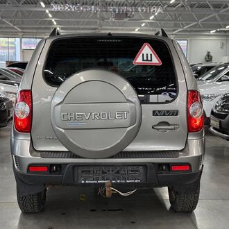 Chevrolet Niva 1.7 MT