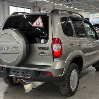 Chevrolet Niva 1.7 MT