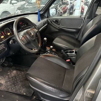 Chevrolet Niva 1.7 MT